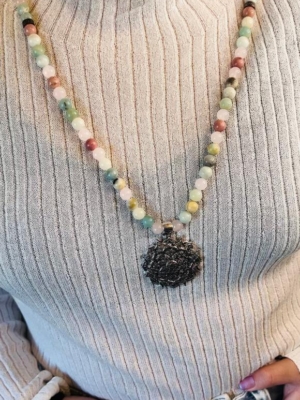 JAPA MALA AMAZONITA, CUARZO ROSA Y RODONITA
