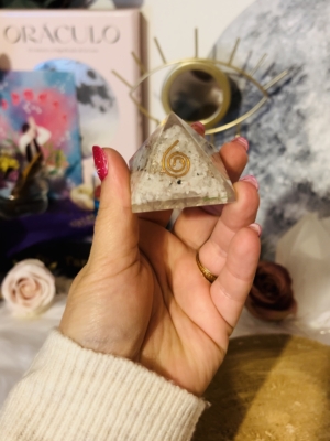 PIRÁMIDE ORGONITA PIEDRA LUNA