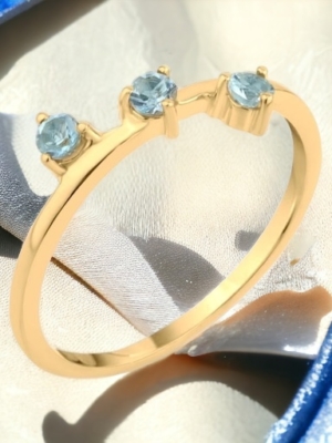 ANILLO DE PLATA CON TOPACIO AZUL