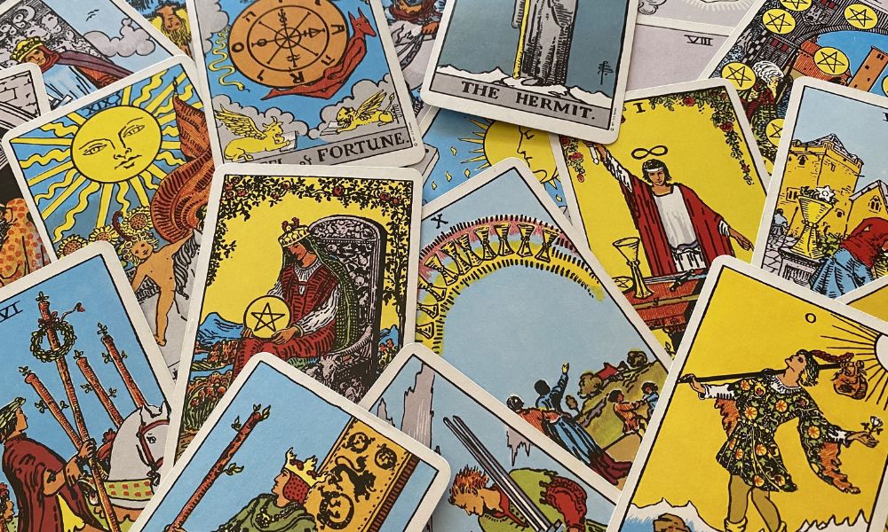 El fascinante mundo del tarot akáshico: Descubre su origen y significado