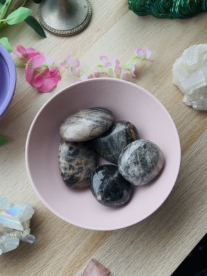 RODADO PIEDRA LUNA NEGRA. GRANDE